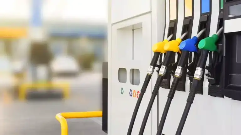 Benzine Yaklaşık 1 TL İndirim Bekleniyor Benzine Yaklaşık 1 TL İndirim Bekleniyor