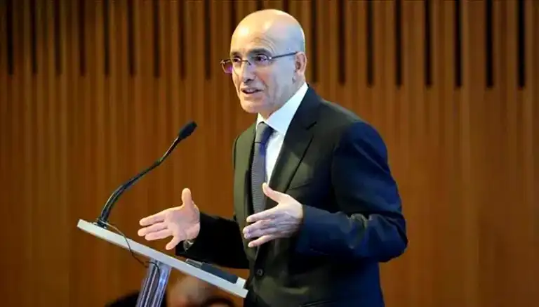 Şimşek: 2025'te Daha Sıkı Maliye Politikası Şimşek: 2025'te Daha Sıkı Maliye Politikası