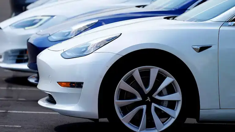 Tesla Liderliğini Koruyor, Çinli Markalar Yükseliyor